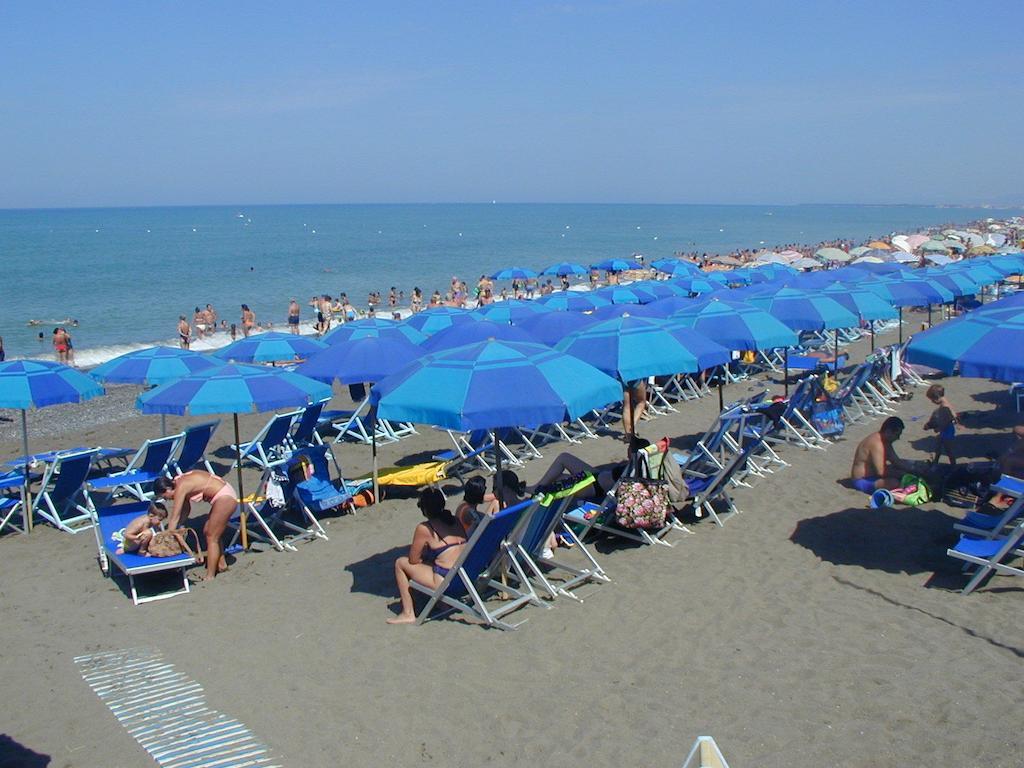 Camping Free Beach Марина-ді-Біббона Екстер'єр фото